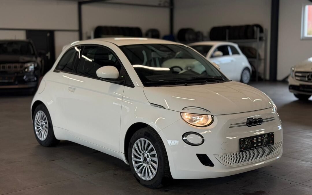 Fiat 500e 11KW+CARPLAY+TEMP+SPUR.ASS+STAND.HZ+NAVI+