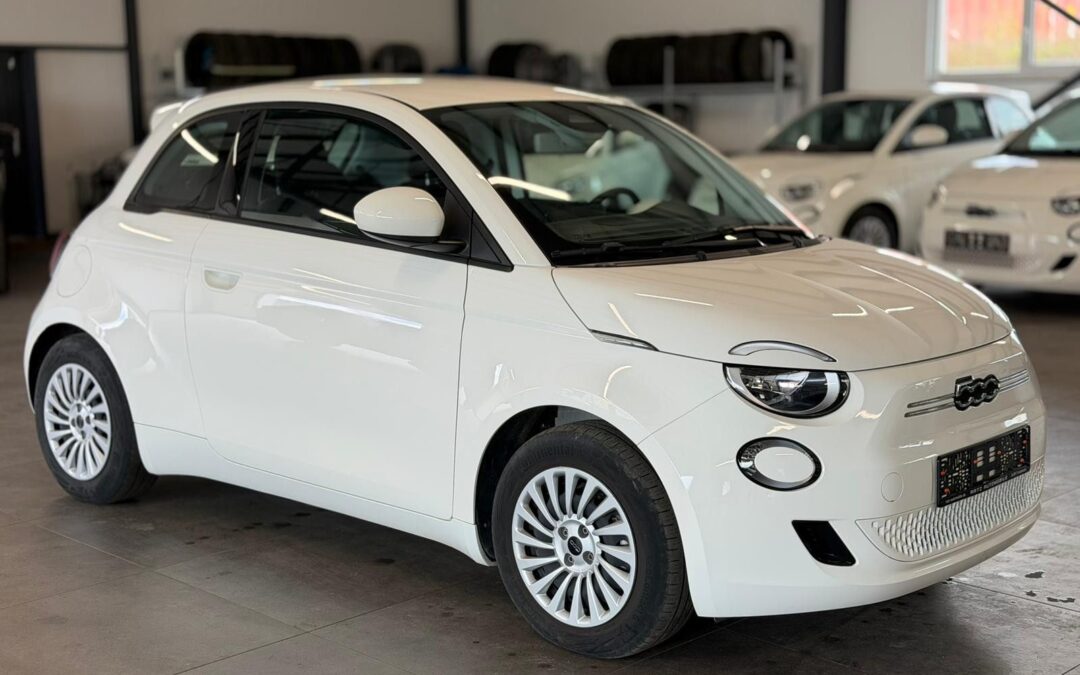 Fiat 500e 11KW+CARPLAY+TEMP+SPUR.ASS+STAND.HZ+NAVI+