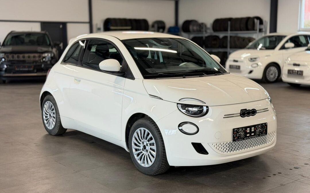 Fiat 500e 11KW+CARPLAY+TEMP+SPUR.ASS+STAND.HZ+NAVI+