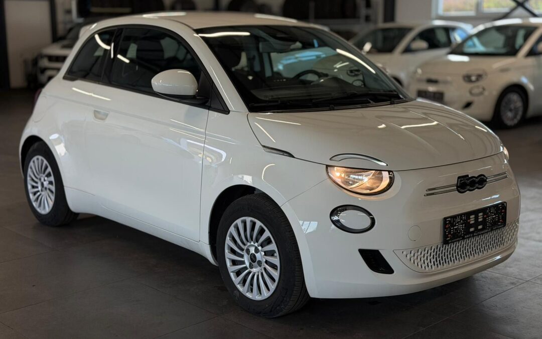 Fiat 500e 11KW+CARPLAY+TEMP+SPUR.ASS+STAND.HZ+NAVI+