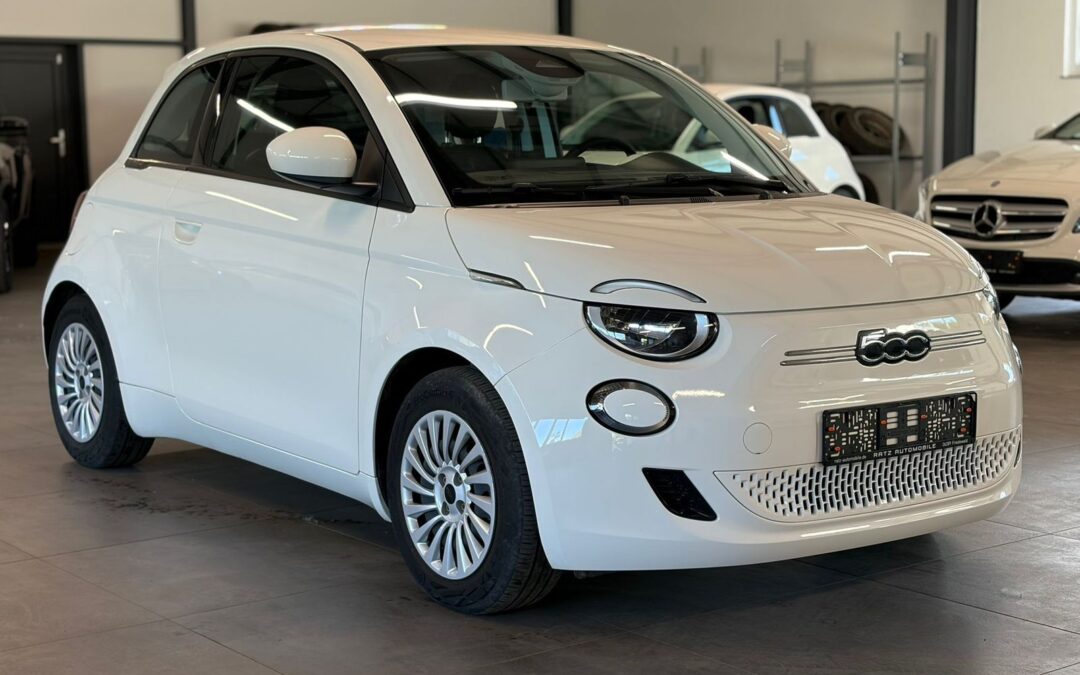 Fiat 500e 11KW+CARPLAY+TEMP+SPUR.ASS+STAND.HZ+NAVI+