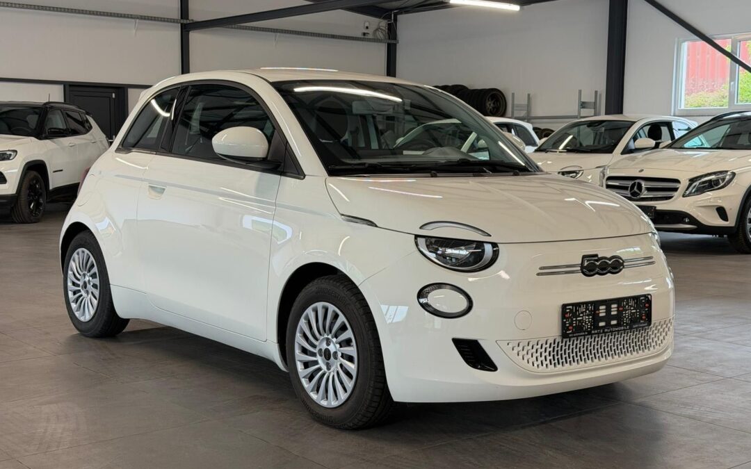 Fiat 500e 11KW+CARPLAY+TEMP+SPUR.ASS+STAND.HZ+NAVI+