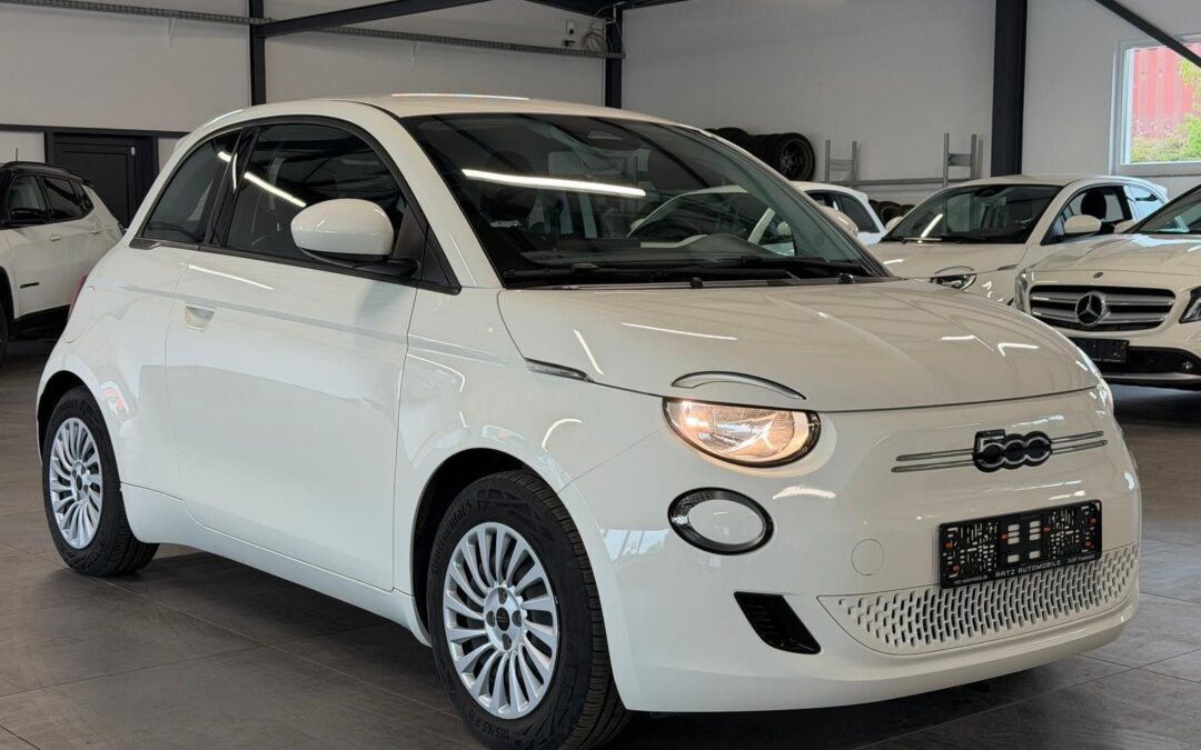 Fiat 500e 11KW+CARPLAY+TEMP+SPUR.ASS+STAND.HZ+NAVI+