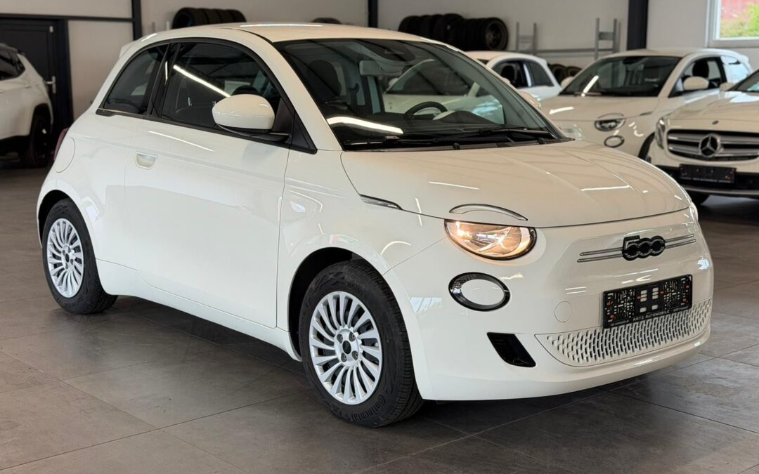 Fiat 500e 11KW+CARPLAY+TEMP+SPUR.ASS+STAND.HZ+NAVI+