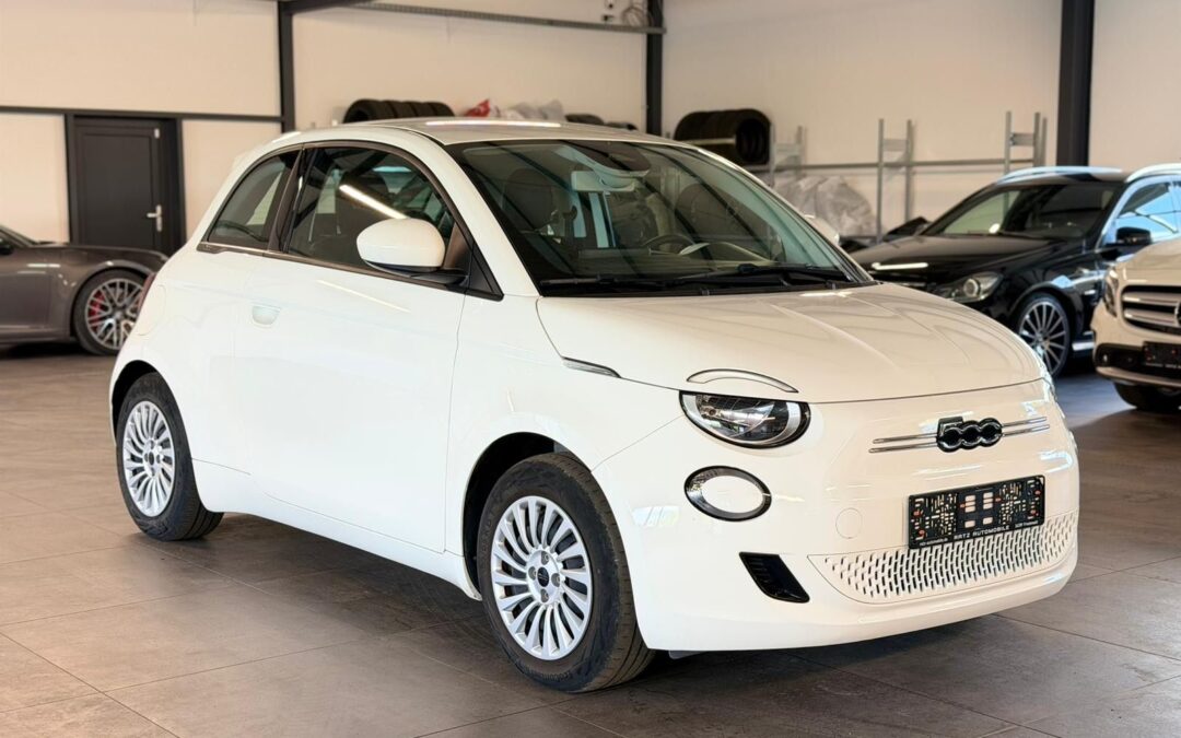 Fiat 500e 11KW+CARPLAY+TEMP+SPUR.ASS+STAND.HZ+NAVI+